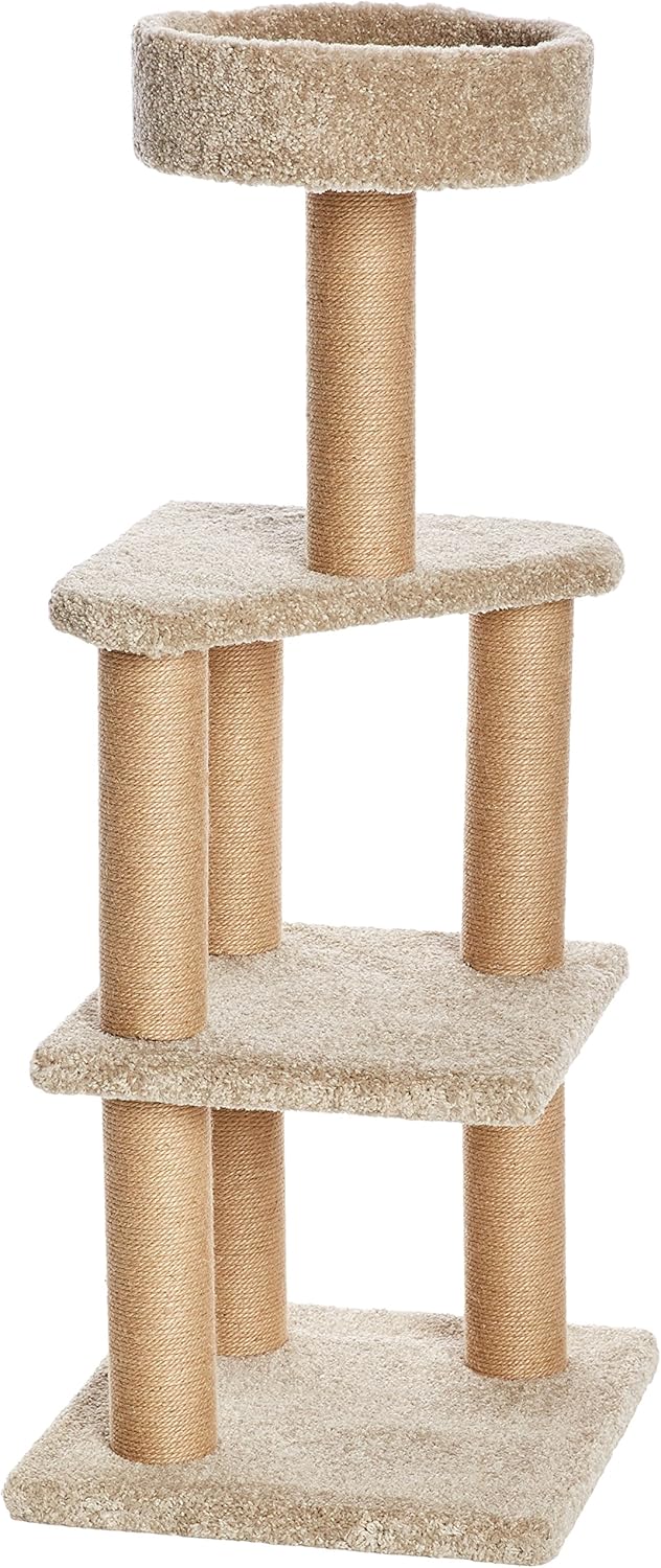 Arbre à chat Amazon Basics beige avec trois niveaux et poteaux en jute