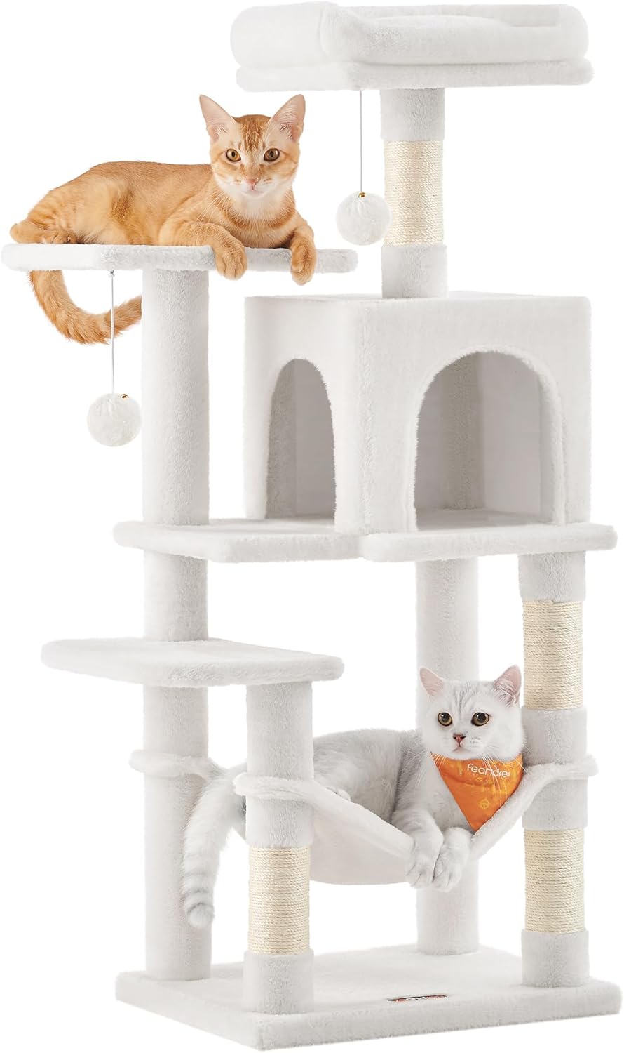 Arbre à chat Feandrea blanc de 112 cm avec deux chats roux posés sur les plateformes et dans le hamac.