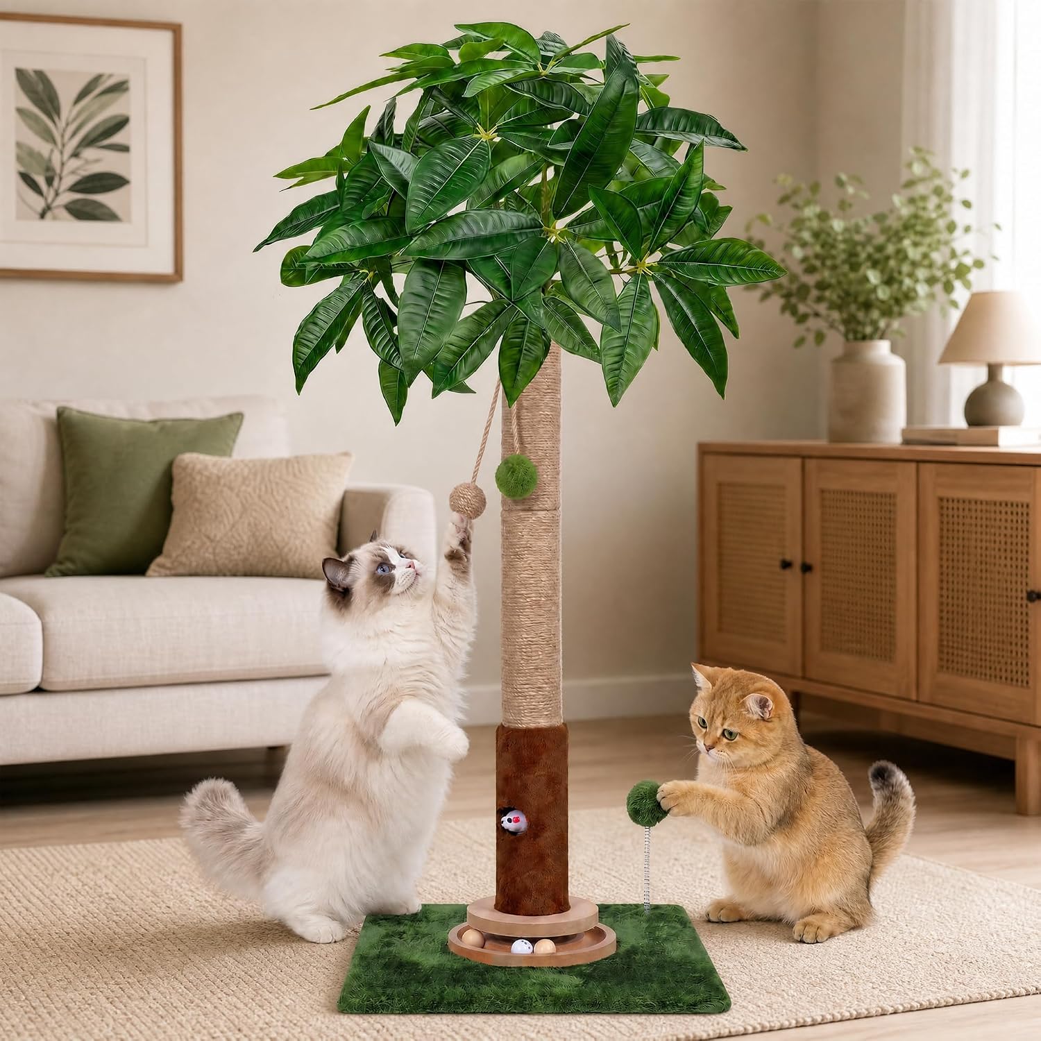 Deux chats jouant avec le griffoir Fantasreen SP with Rich Tree vert de 88 cm de haut.