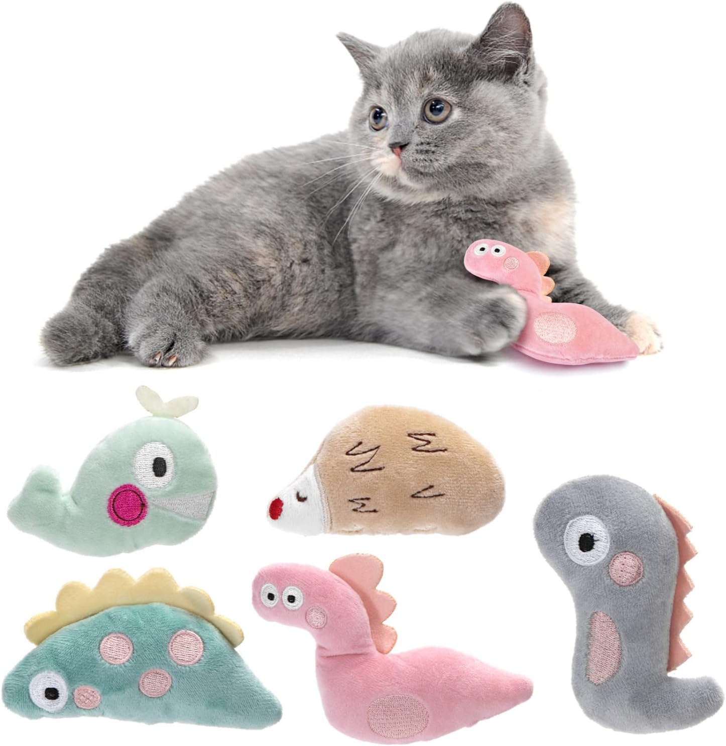 Lot de 5 peluches à l'herbe à chat de différentes formes animales avec un chat gris jouant avec l'une d'elles.